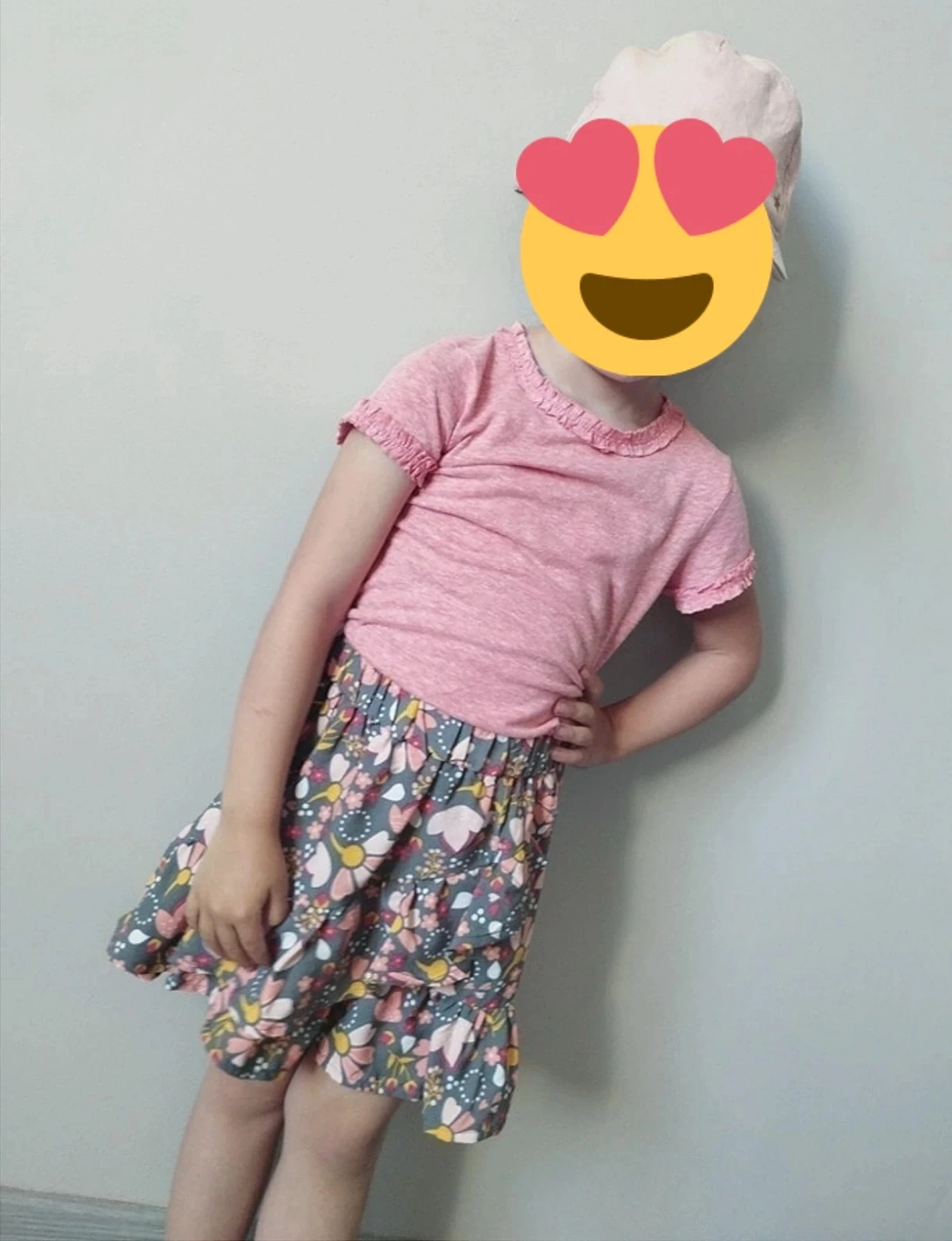 4 ans ensemble été Teeshirt (3-4 ans h&m étiquette coupée) et jupe sans marque